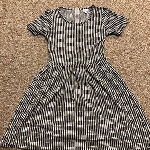 Black and White Amelia LuLaRoe Size M
